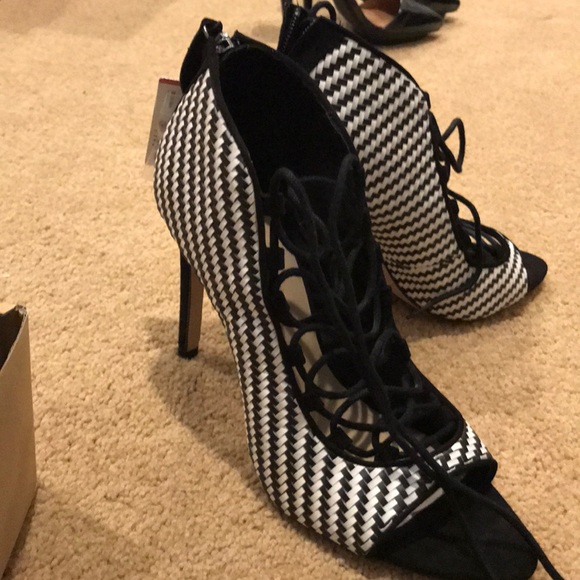Black and white lace up Zara heels - Picture 2 of 7